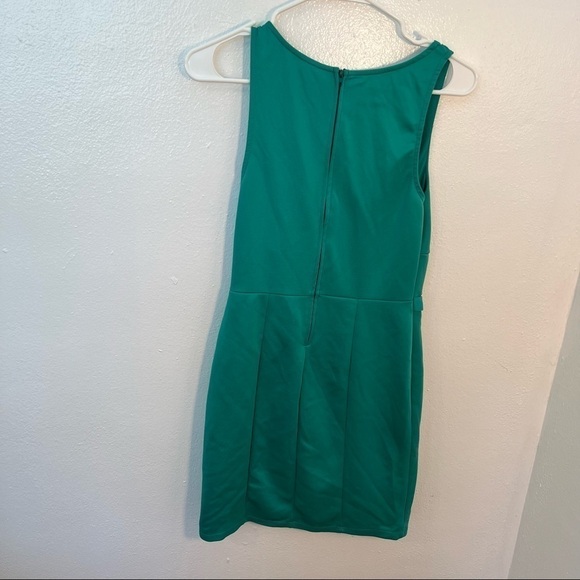Gracie Sleeveless V-Neck Mini Dress Green - Picture 7 of 10